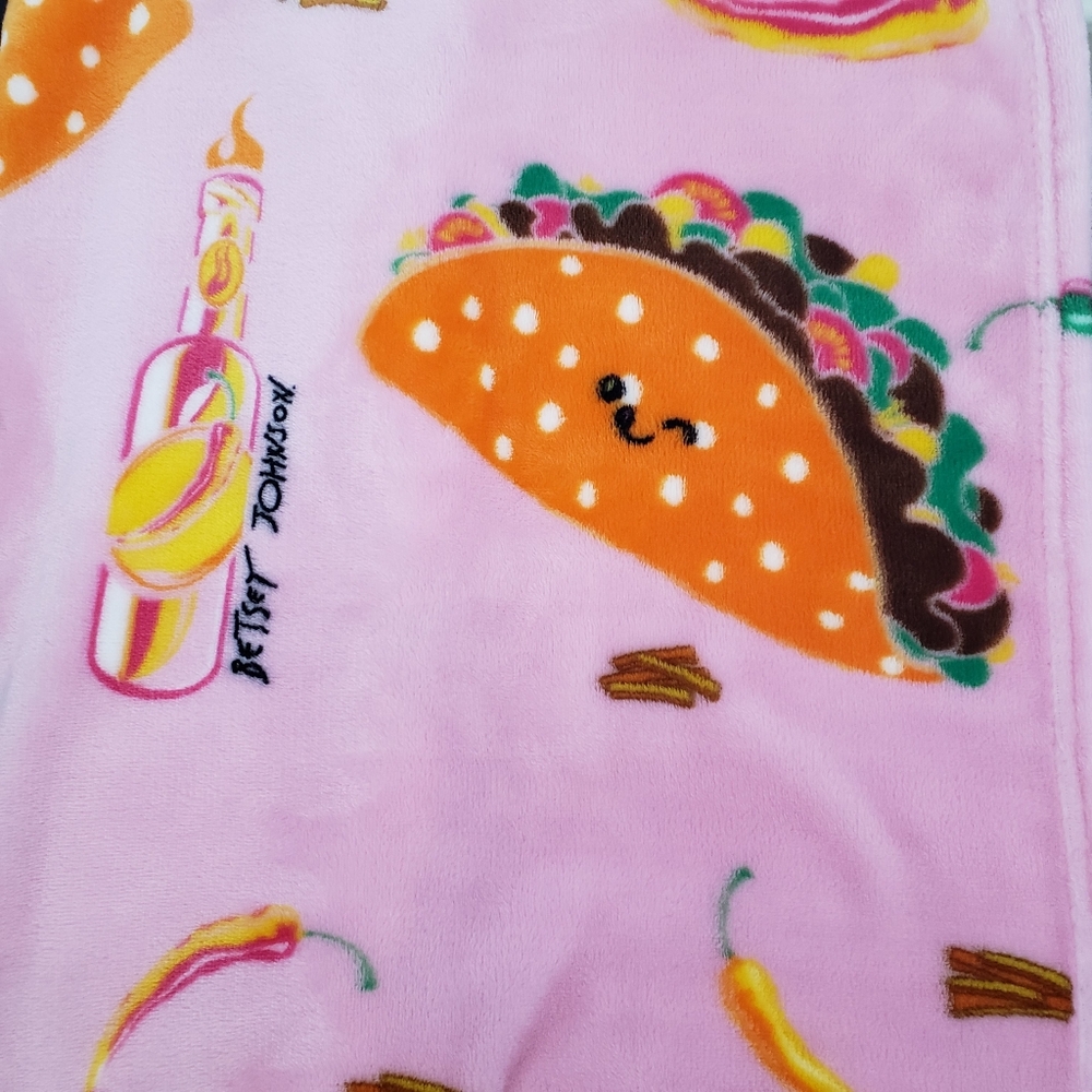 Betsey Johnson Taco, Chili & Hot Sauce Pink Throw Blanket 50x60 NWT - Picture 9 of 11